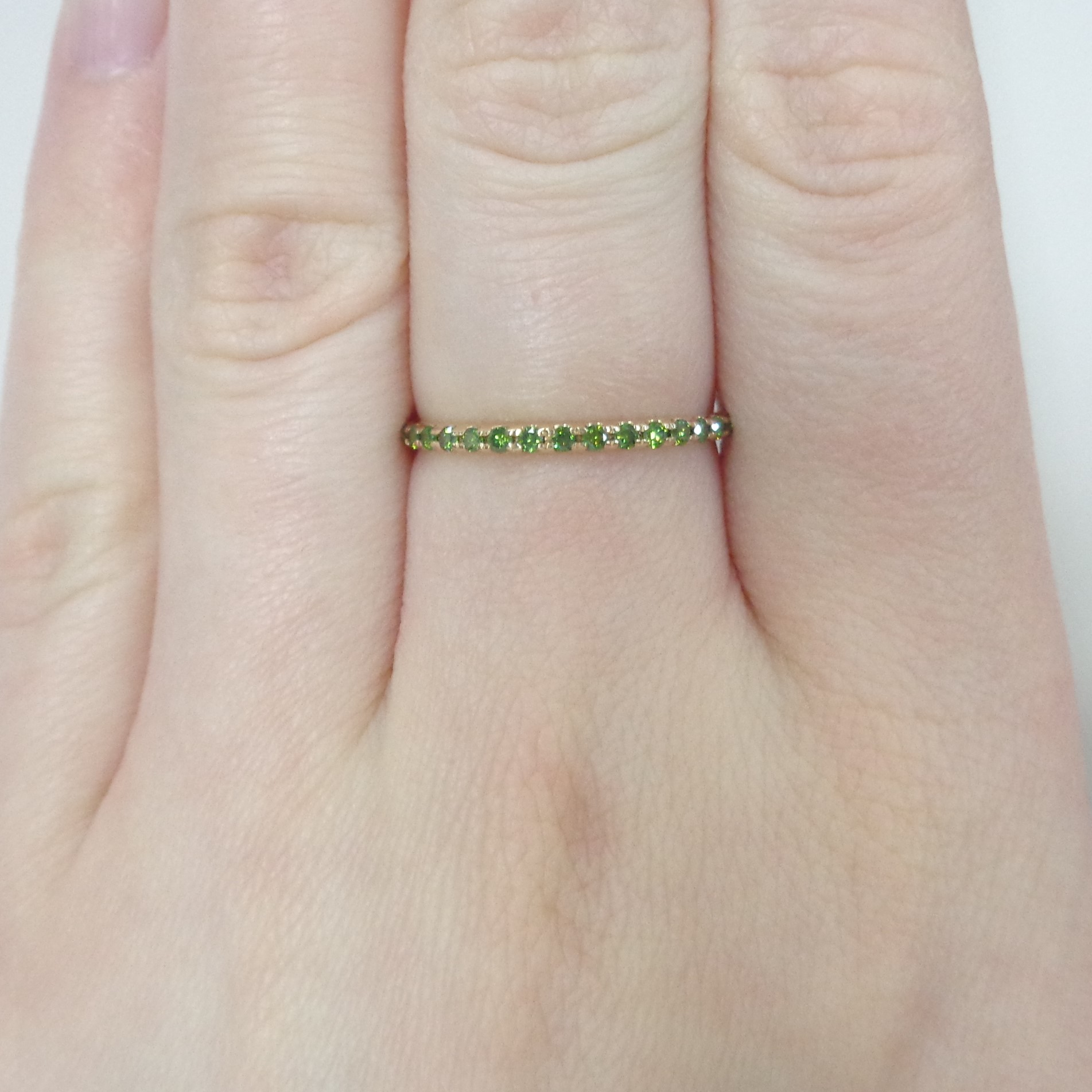 Золотое кольцо 585 пробы; вставки 15 Бр.зел.Кр-57 0,214 5/5А